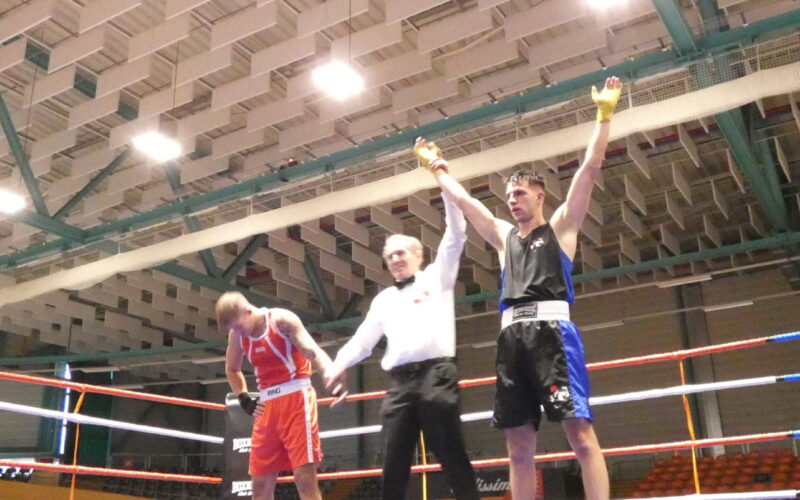 Magnifique victoire de Antoine Fèvre à la finale des championnats suisses de boxe à Genève